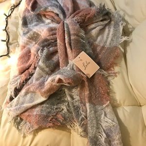 Lulu's Accessories - blanket scarf Lulu's Accessories - blanket scarf
